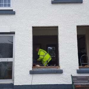 MatesRates installer working on replacement windows in scotland